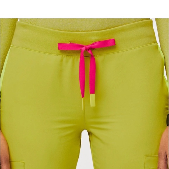 Figs Zamora Joggers Scrub Bottoms Limeade Size Large - Picture 4 of 9